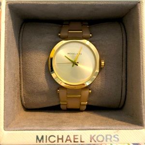 Michael Kors ladies watch in light pink and gold